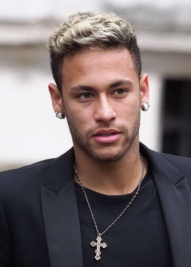 荷兰队官方：韦格霍斯特身体状态不佳退出集训，不会出战波兰（荷兰队官宣：韦格霍斯特因身体状况不佳退出集训，缺席对阵波兰）