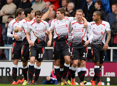 BBC：芝加哥火焰与莱万就转会展开积极谈判，球员愿意加盟（据BBC报道，芝加哥火焰与莱万就转会深入洽谈，球员倾向加盟）