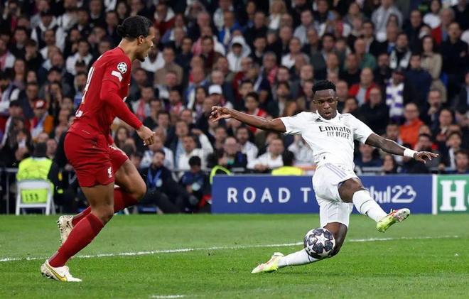 曼联与西汉姆联之战，梅诺再次坐足90分钟冷板凳。（曼联战西汉姆，梅诺再度全场未登场）