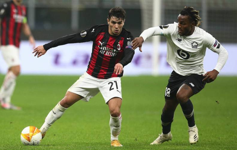 官方：穆尔豪斯与曼联续约3年，并租借加盟莱顿东方（官宣：曼联与穆尔豪斯续约三年，外租莱顿东方）