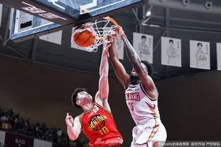 跟队记者：普利希奇参加部分合练，明天将决定他能否参赛（随队记者：普利希奇已参与部分合练，能否出战将于明日敲定）