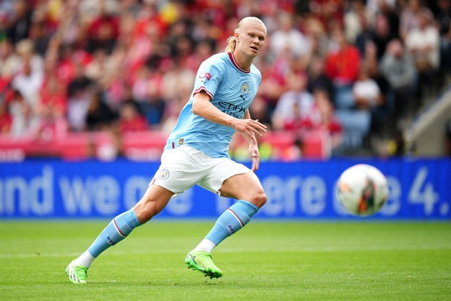 德转列自由转会身价前10：姆巴佩1.8亿欧第1，梅西8000万第2（德转公布自由转会身价前十：姆巴佩1.8亿欧领跑，梅西8000万居次）